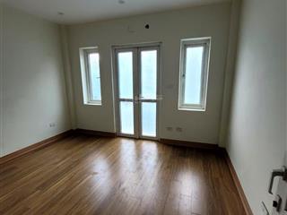 Nhà dân xây 5 tỷ  trung tâm thạch bàn  5 tầng 35m2 ô tô đỗ gần, thoáng sáng
