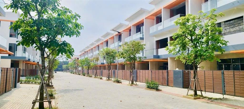 Cần bán căn nhà phố liền kề  khu biệt lập ven sông nam sài gòn. giá chỉ 3,9 tỷ/căn (3 tầng)