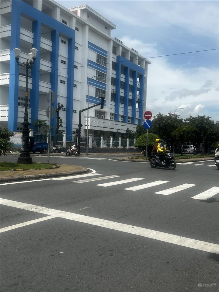 Bán đất 2 mặt tiền 2585m2 tại thị trấn hóc môn, giá 65 tỷ