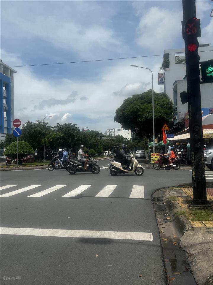 Bán đất 2 mặt tiền 2585m2 tại thị trấn hóc môn, giá 65 tỷ