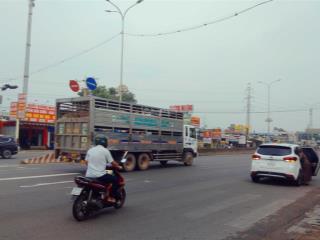 Thị trường biến động  cần bán lô dt335m2 giá 3tỷ4 nằm ngay thị trấn, trên đường ql51 nối vào sb