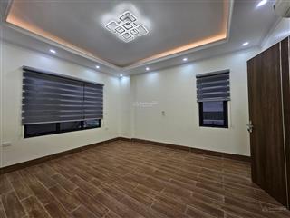Siêu phẩm cầu giấy  dt to mặt tiền rộng ngõ nông gần phố  nhà thoáng trước, sau  tc 19 tỷ
