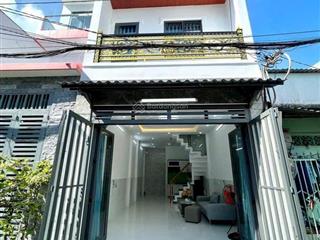 Đi định cư nước ngoài tôi cần bán nhà hẻm xe hơi ở tôn đản q4 với giá 2 tỷ 650