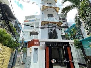 Hẻm 4m  5 tầng btct  dt 39m2  3 mặt thoáng  chỉ 5.5 tỷ  ở ngay nhà đẹp