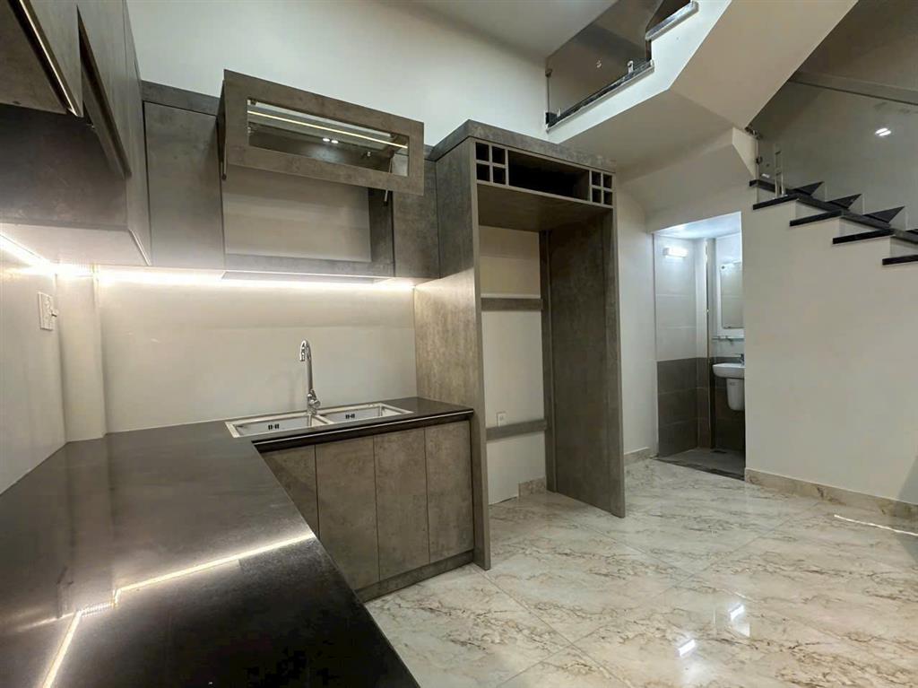 Cần Bán Nhà Lô Góc 4 Tầng Mới Xây Tại Ngõ 46 Lạch Tray – Trung Tâm Hải Phòng – Sân Cổng