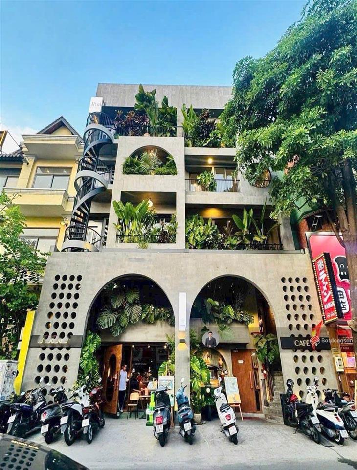 Siêu diện tích mặt tiền huỳnh văn bánh, q. phú nhuận dt 9x25m 6 tầng hđt 125trđ giá 54 tỷ