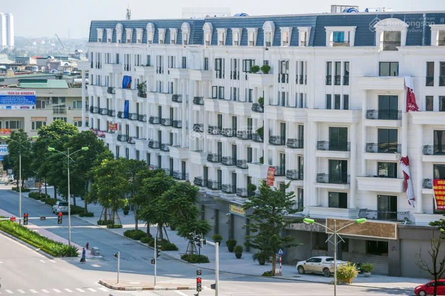 Toà nhà 8 tầng, thông sàn , thang máy, pccc chuẩn, sổ đỏ chính chủ