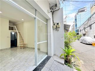 Mặt bằng kinh doanh rộng rãi nhiều người qua lại ngay trường chinh