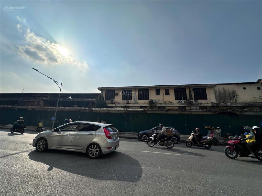 Cho thuê cửa hàng phố lê duẩn siêu hót nhất đối diện bộ công an. dt 80m2 mt 13m vị trí vàng