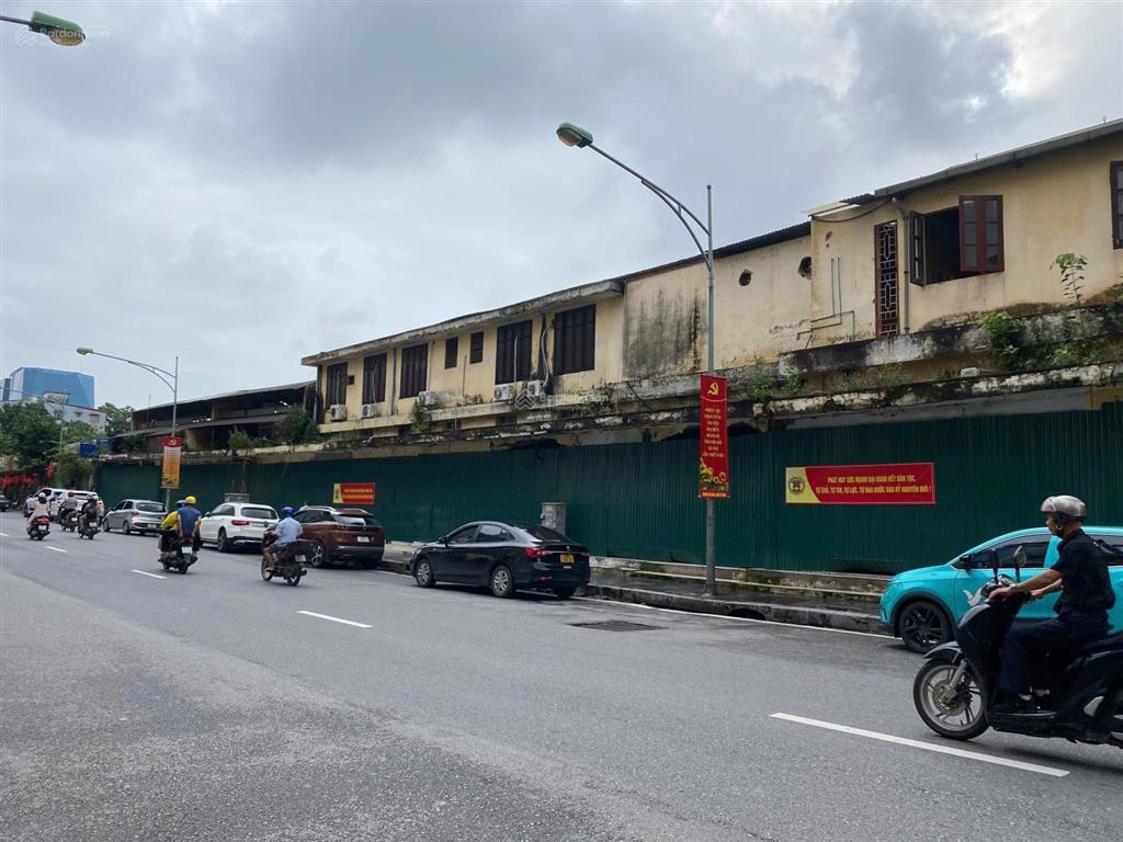 Cho thuê cửa hàng phố lê duẩn siêu hót nhất đối diện bộ công an. dt 80m2 mt 13m vị trí vàng