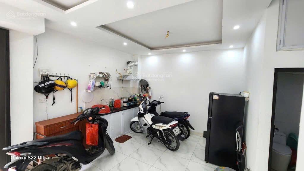 Bán nhà xuân la chỉ 3.5 tỷ có ngay 33m2, mặt tiền 6m, 3 tầng, cách 1 nhà ra ô tô