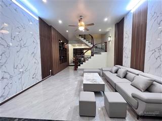Bán gấp nhà cầu giấy, ngõ rộng thoáng, mặt tiền 5m, giá 12 tỷ