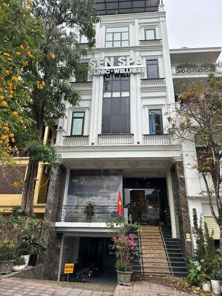 Bán nhà trần thái tông  ô tô tránh, vỉa hè  70m2, 7 tầng thang máy, dthu 40 triệu/ tháng, 20.5 tỷ