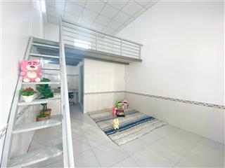 Phòng gác cao rộng 35m2 cửa sổ thoáng gần lê văn việt vincom plaza, đại học sư phạm kỹ thuật