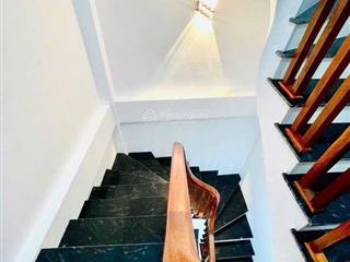 Nhà trần thái tông, dt 45 m2mt 4,2m5t, ô tô lùi tận cửa, 3 bước ra đường ô tô tránh, nhỉnh 10 tỷ
