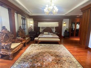 Biệt thự công viên cầu giấy  đường lớn 5 làn xe ô tô  330m2, hầm  mặt tiền 16,5m  120 tỷ
