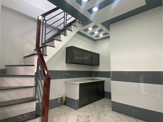 Chính chủ đang kẹt tiền nên bán gấp  giá 250tr bao giấy tờ, 1 trệt 1 lầu, 2pn, 1wc