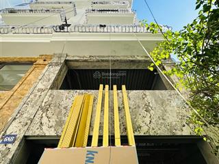 Ô tô đỗ cửa cầu giấy 45m2 6 tầng thang máy xây mới mt khủng 4,2m lô góc