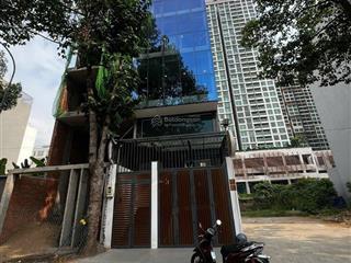 Nhà 1 hầm + 6 tầng + thang máy , khu vực phát triển mạnh