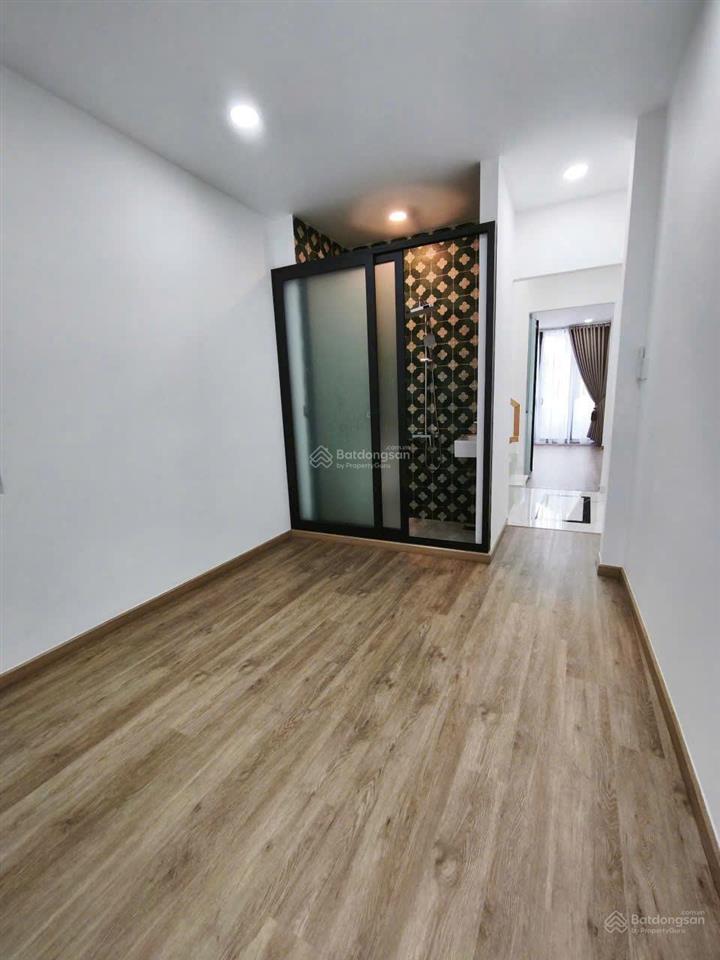 Nhà hẻm xe hơi đặng văn ngữ , nhà mới dọn vào ở ngay , sát sân bay