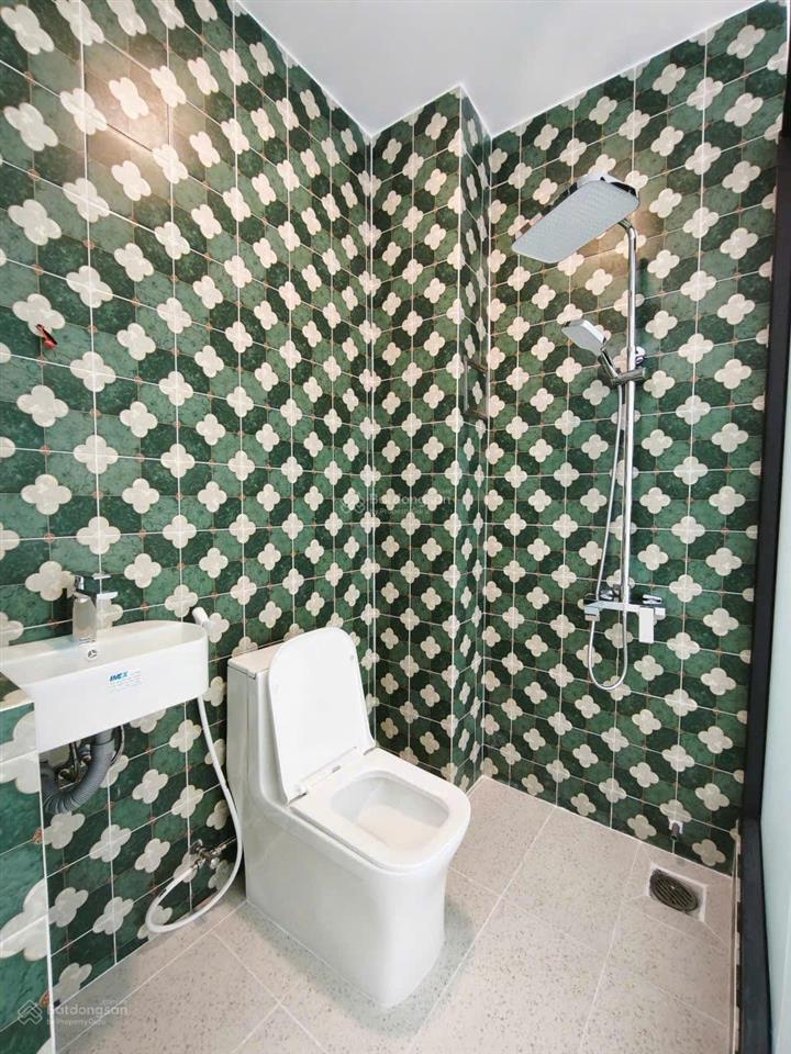 Nhà hẻm xe hơi đặng văn ngữ , nhà mới dọn vào ở ngay , sát sân bay