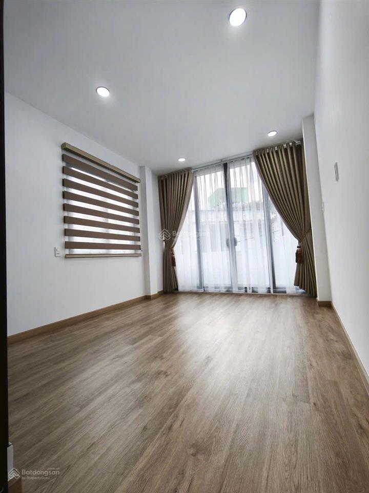 Nhà hẻm xe hơi đặng văn ngữ , nhà mới dọn vào ở ngay , sát sân bay