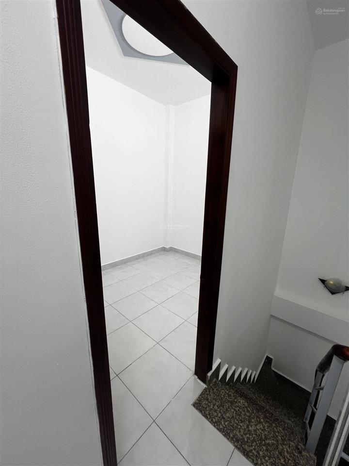 Bán nhà 24m2 chính chủ tại thị trấn nhà bè.  0933 573 ***  ti