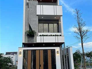 Cắt lỗ 500tr nhà full nt giá chỉ 2tỷ190 ngay vòng xoay kim hằngtân uyênbình dươngshr