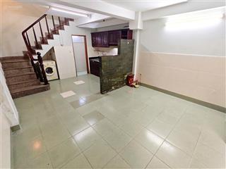 Bán nhà mặt tiền hụt q.3  trường sa  4 tầng  32m2  ban công  không lộ giới  5. x tỷ