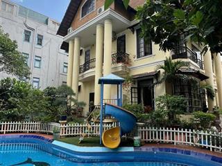 Kẹt tiền bán gấp biệt thự siêu đẹp đường hồ bá phấn ,thủ đức1028m2(28x32)3 tầng hồ bơi ,sân vườn