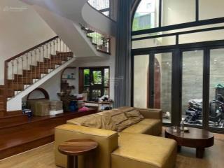 Đẹp độc lạ! ngay huỳnh văn bánh, phú nhuận, dt(7,2 x 13) cn 90m2 mà giá chỉ 13 còn thương lượng