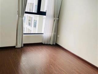 Gia đình tôi cần bán căn hộ tại b1 roman với thiết kế 2 ngủ 2 vệ sinh giá 5,3 tỷ, sẵn sổ