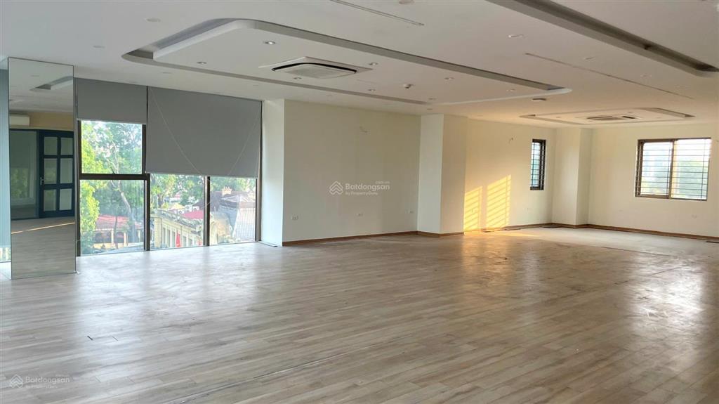Sàn văn phòng đẹp cách mạng tháng tám, quận 3. đa dạng dt 210m2 giá 39tr/th. tell 0919 167 ***