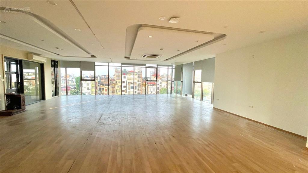 Sàn văn phòng đẹp cách mạng tháng tám, quận 3. đa dạng dt 210m2 giá 39tr/th. tell 0919 167 ***