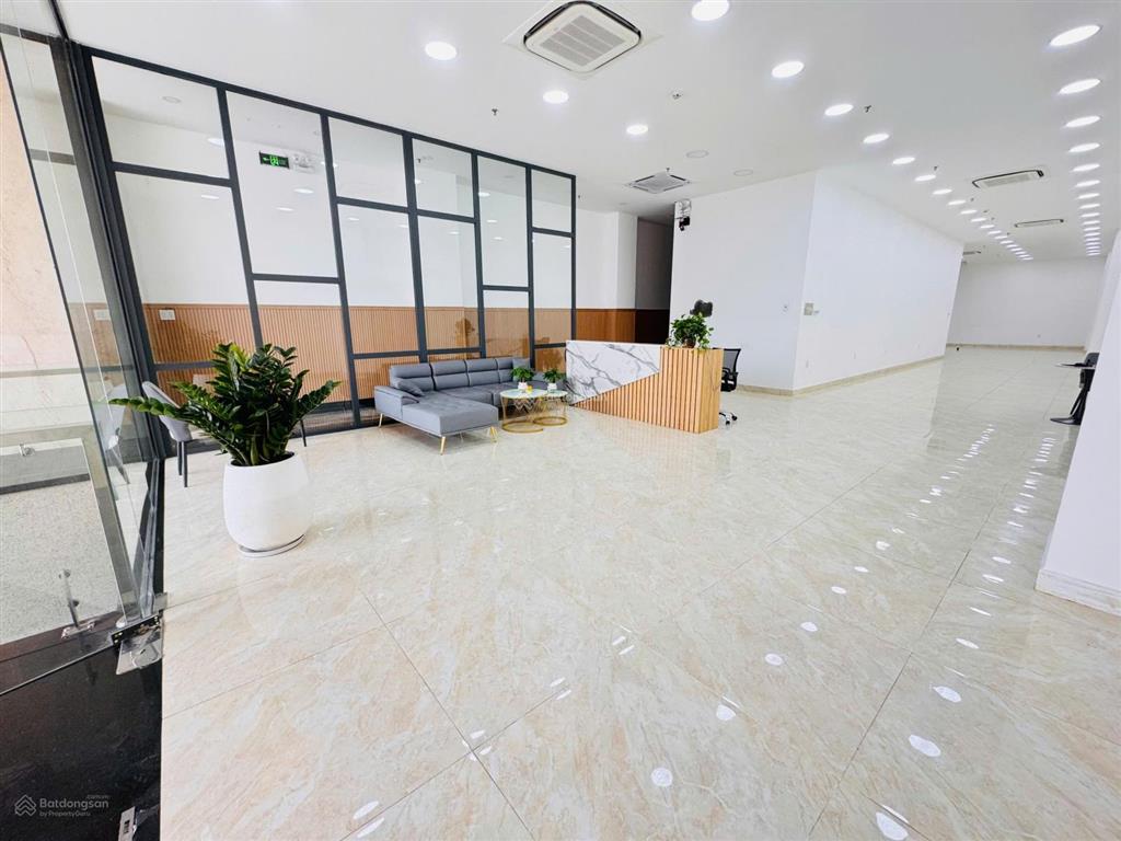 Thuê ngay vp mặt tiền cmt8, dt đa dạng từ 100m2, trung tâm quận 3, giá cực tốt chỉ 59 triệu