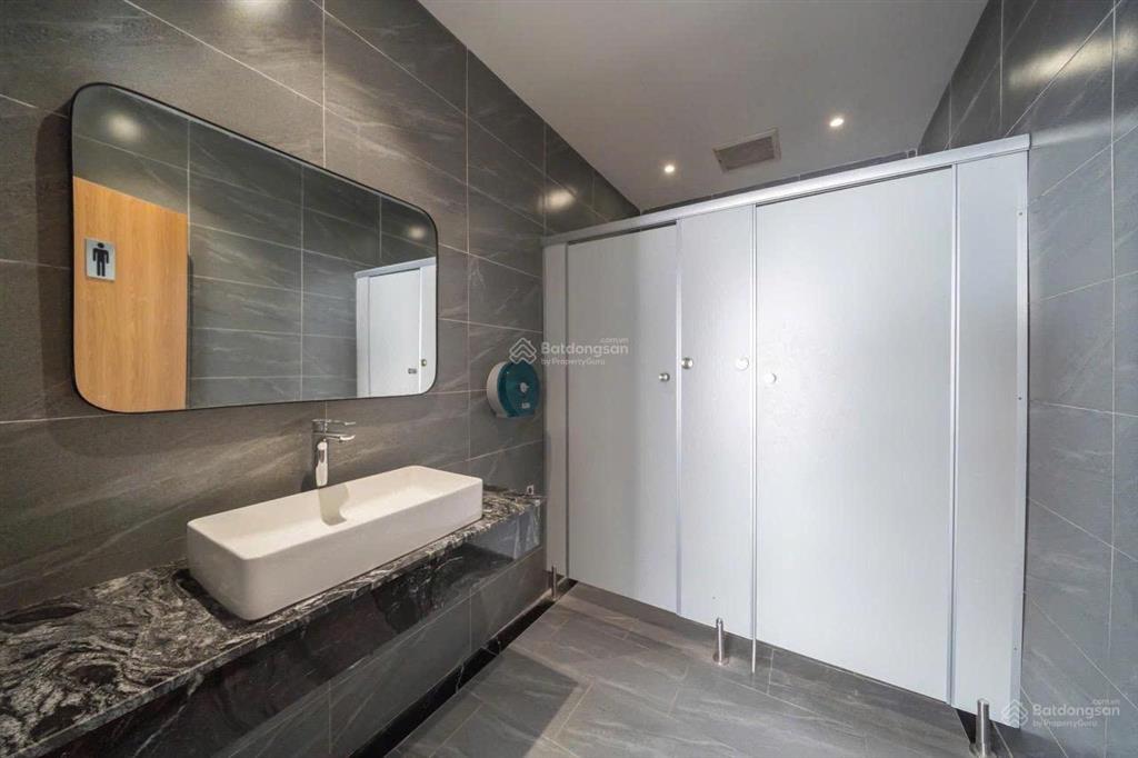 Building mt bến vân đồn, q4, vị trí vàng đối diện q1, ưu đãi chỉ 130tr/ 490m2,  ngay 0919 167 ***