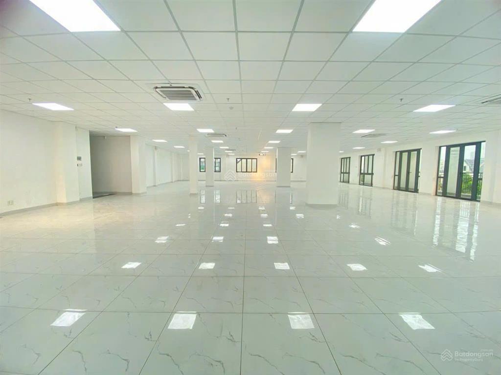 Ngay sân bay có building 2mt hoàng văn thụ, tân bình, dt vuông 170m. giá 45tr tell 0919 167 ***