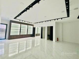 Góc showroom cách mạng tháng tám, gần club lan anh, q10! diện tích 10x20m, 1 trệt 1 lầu, giá 80tr