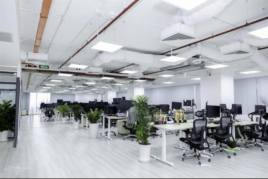 Văn phòng cao cấp điện biên phủ, quận 3  gần vòng xoay dân chủ, 150m² chỉ 80tr, còn nhiều ưu đãi
