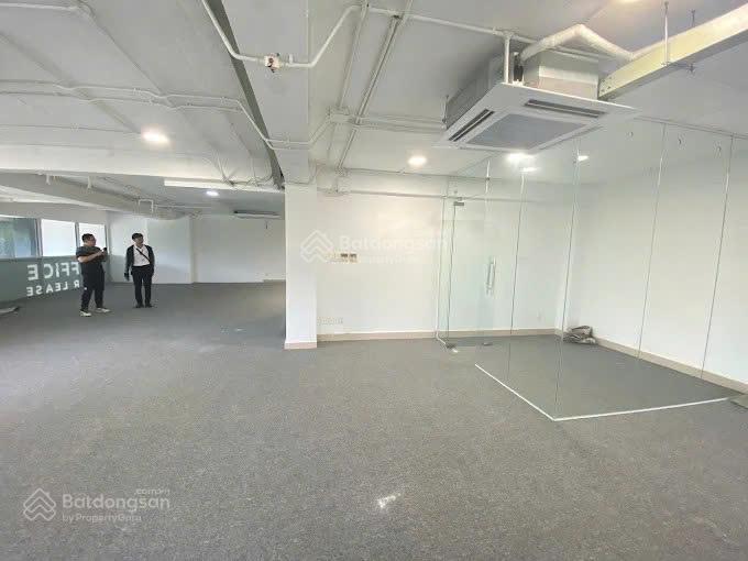 Building phổ quang, phường tân bình! diện tích 10x20m, hầm 5 tầng, pccc, giá thuê 130 triệu/tháng