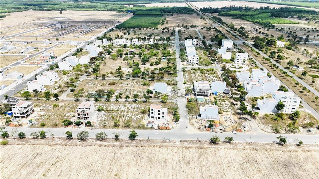 Kđt phước an  hud bán đất nền sổ riêng, hạ tầng hoàn thiện  dt 200m2 (7m x 28m)  giá chỉ 1x tr/m2