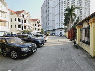 O tô tải đỗ trước nhà thoáng vĩnh viễn trước sau view bảo tàng quân đội xung quanh ccbiệt thự