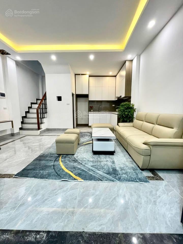 Chính chủ bán nhà yên hoà 31m2, 5 tầng, mặt tiền 4.9m. vài bước chân ra phố, giá chỉ nhỉnh 8 tỷ