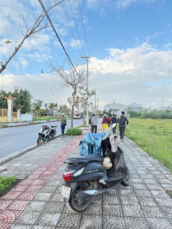 Siêu hot, giá cđt, đường trương quang được  đường 10.5m, đối diện công viên, giá chỉ 6,2 tỷ