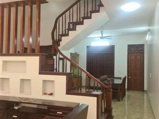 Nhà 132m2, 3 tầng nội thất đầy đủ, đường 2 ô tô đi //. sân để 2 con ô tô .5 phòng ngủ 
