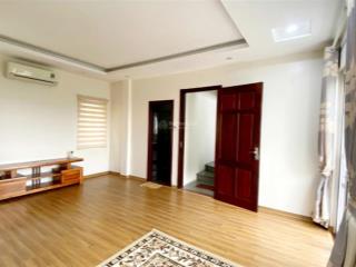 Nhà đẹp ở ngay sát oto  2 thoáng trước sau