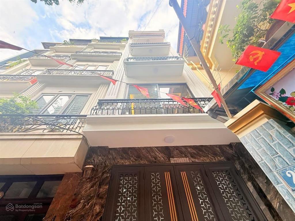 Nhà phố lạc long quân, 55m2x5 tầng thang máy, mt4m, oto đỗ 15m, ngõ 3m, full nội thất
