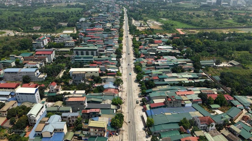 Chính chủ bán cắt lỗ 200tr mảnh đất mặt đường ql21, trung tâm thị trấn, dt 99m2 giá 680tr bao phí