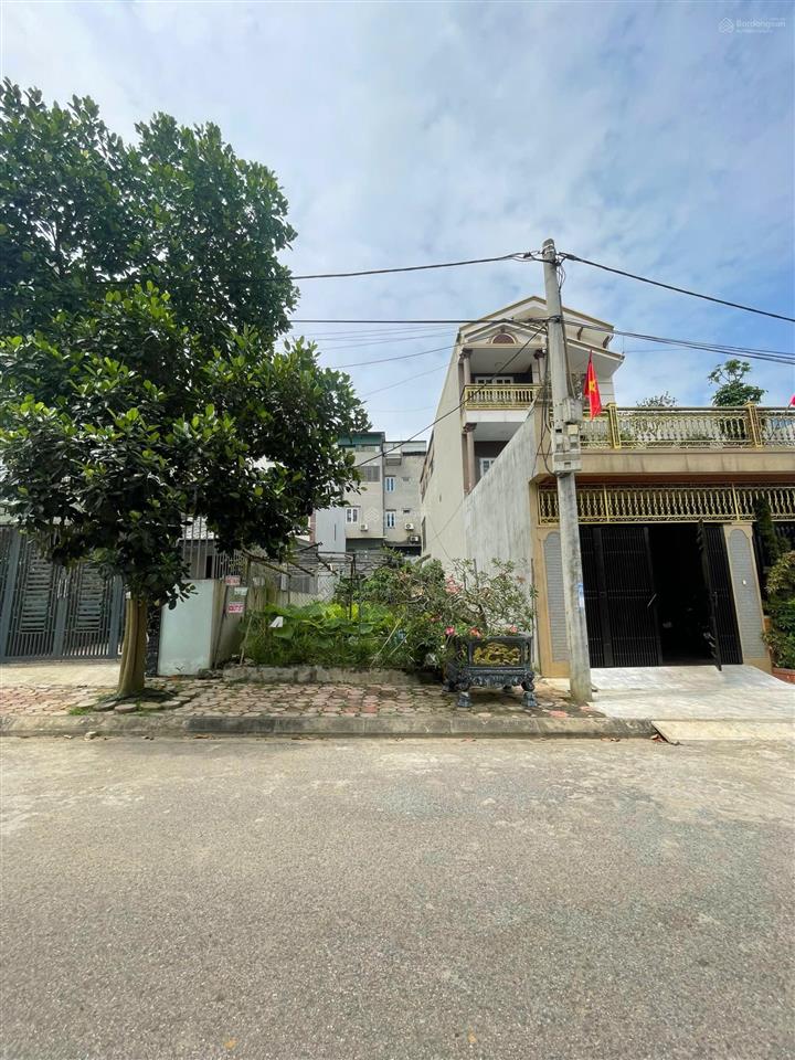 Chính chủ bán cắt lỗ 200tr mảnh đất mặt đường ql21, trung tâm thị trấn, dt 99m2 giá 680tr bao phí