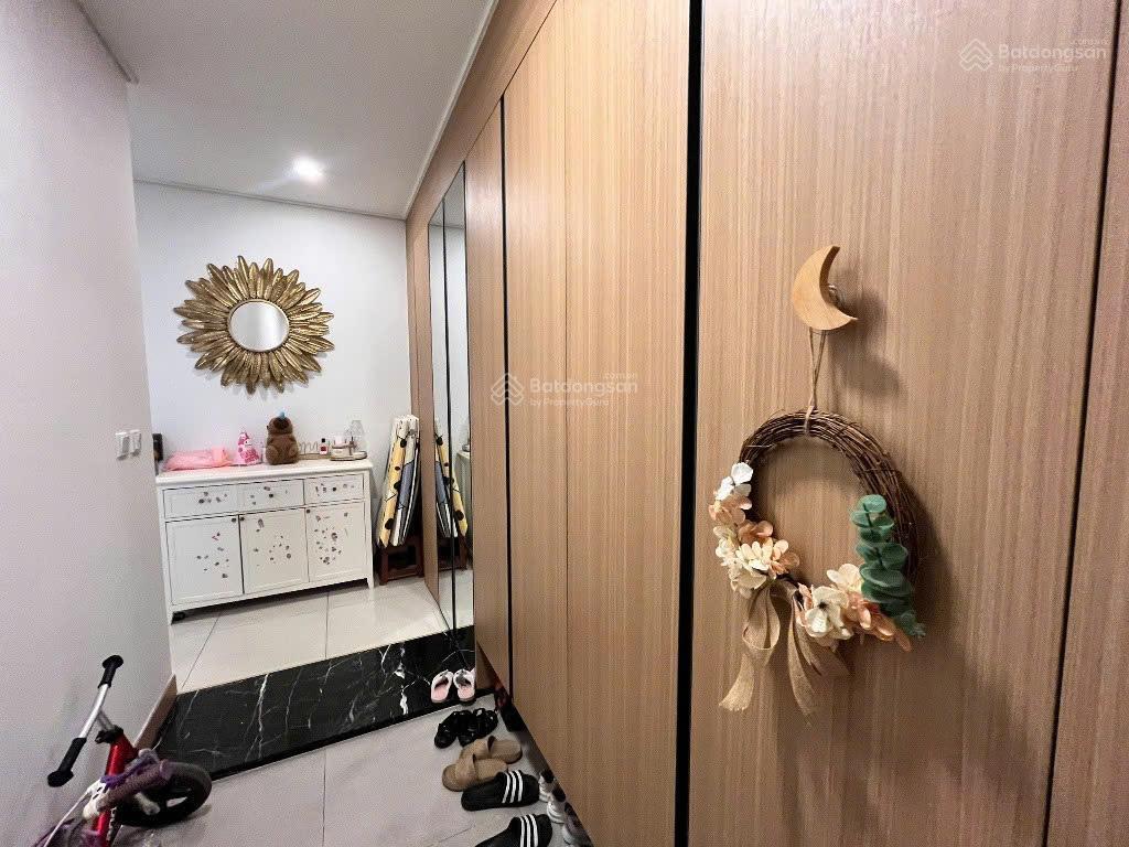 Chuyển nhà cần bán gấp căn hộ 2pn  101m2. giá bán 14,4 tỷ